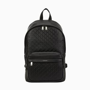 CK진  남성 엠보스드 엠블럼 라운드 백팩(4D3202G-UB1)