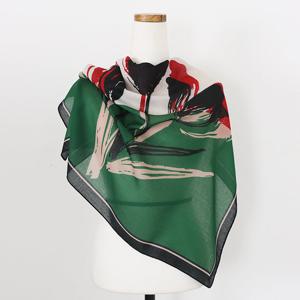 샵앤) 25FW 신상 국산 여성 붓터치 꽃 미니 사각 스카프 DRN-WSC-0879-블랙