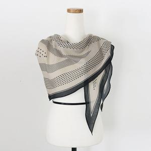 샵앤) 25FW 신상 국산 여성 도트 마름모 스카프 DRN-WSC-0885-베이지
