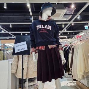 밀스튜디오 DP02 특기모밀란 크롭 맨투맨티 LRBTSB101