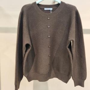 라티움 HC34 부드럽고신축성좋은 단추포인트 라운드니트스웨터 T2541sw01