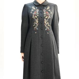 [비꼴리끄(여성)]울 라운드 카라 자수롱 원피스 B234WO3060