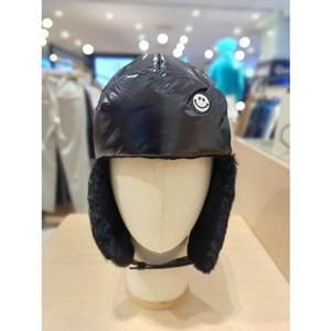 [파리게이츠] 25FW겨울 여성 스마일 자수 와펜 포인트 트루퍼 햇 (521E4CP006)