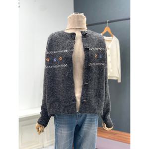 [애티쉬]배색 플라워 니트가디건 BKD1R164