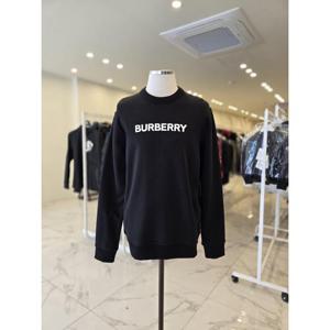 버버리 BURLOW 로고프린트 맨투맨 블랙 8055312 A1189