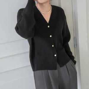 엄마옷 마담4060 모던베이직 유광골드브이넥니트가디건 데일리 중년여성 -ZCA2511016-