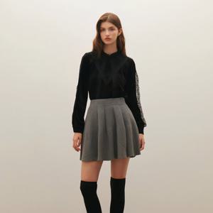 [샤틴]레이스 패치 벨벳 블라우스/S254B251