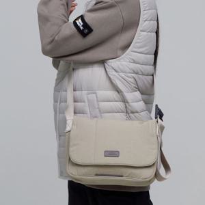내셔널지오그래픽 N234ACR580 패디드 크로스백 BEIGE
