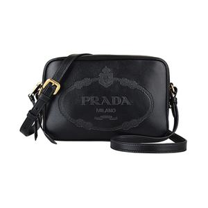 프라다 레더 엠보 로고 크로스백 블랙 1BH089 2EBJ F0002
