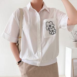 샵앤) 여성 카라넥 루즈핏 포켓 꽃자수 반팔 블라우스 CAT-WBL-4639-화이트