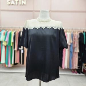 [샤틴]레이스배색 하이넥 소매볼륨 블라우스S233C210A_JK