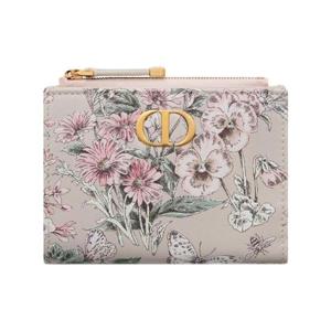 디올 럭키 디올 카로 달리아 월렛 카프스킨 디올 플라워 캘린더 올오버 프린트 핑크 멀티컬러 S5173UHFA-M45E