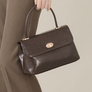 애비뉴투지 금장 버클 사각 인조가죽 가을 겨울 정장 토트백 가방 C10561