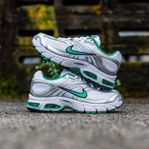 나이키 에어맥스 모토 2K (여성) HQ2056-102