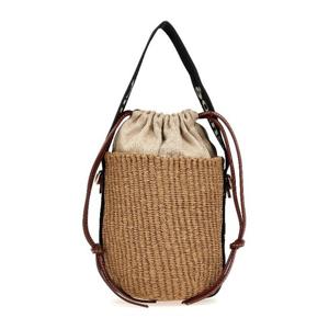 끌로에 우디 스몰 브레이디드 페이퍼 버킷 백 CHC23AS381L18 91