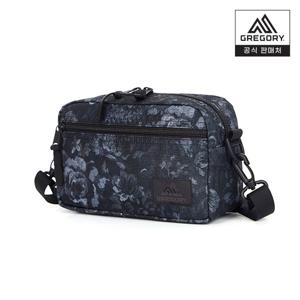 그레고리 패디드 숄더 파우치 L - 블랙타페스트리(08JC1110)