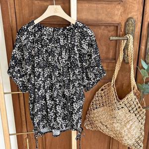 샵앤) 퍼프링 라운드 밑단스트링 반팔블라우스 JR-WBL-3529-블랙