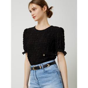 [CC콜렉트] C252PSC141 로고 장식 엠보 블라우스