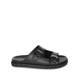 25FW 살바토레 페라가모 블랙 레더 샌들  Design features dual adjustable buckles  Non slip rubber sole  027970774491001