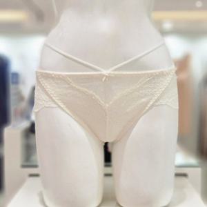 [엘르] 크림 스트링 레이스 팬티 EEWPT921CRM