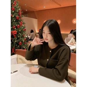 [자주]카키 여 라운드넥 울 핸드메이드 숏 자켓 J102401022