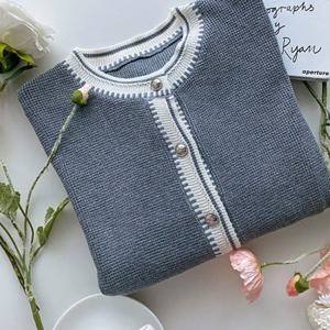 샵앤) 여성 배색 라운드 넥 정장 앞포켓 단추 니트 가디건 DGB-WCD-4143-그레이