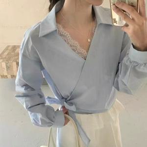 샵앤) 여성 트임 레이스 카라넥 사선 리본 나들이 면 블라우스 21DS-WBL-4255-소라