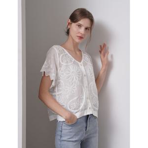 [탱커스]플라워 자수 브이넥 버튼 펀칭 반팔 블라우스 (TX2BL052L0)