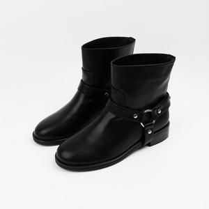 [신난다슈]여성 앵클부츠 3cm 여자 숏 바이커 앵글 부츠 버클 발편한 통굽 BP256279 블랙