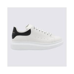 26SS 알렉산더 맥퀸 화이트 레더 스니커즈 with 블랙 레더 힐 553680WIEEN9061