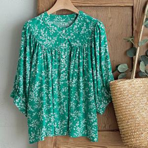 샵앤) 여성 라운드넥 셔링 빈티지 꽃무늬 6부 여름 블라우스 DGB-WBL-4559-그린