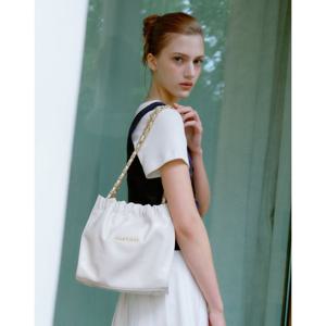 [질스튜어트] 아이보리 골드 장식 드로우스트링 스몰 체인숄더백 JABA5E163