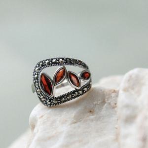 바이데이지 마카사이트 라인 가넷 실버 반지 Br0355