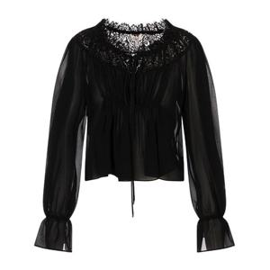 끌로에 스쿱넥 크롭 레이스 디테일 탑 CH25AHT87117 001