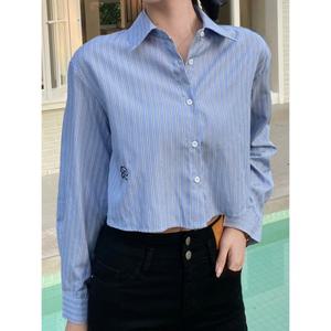 [예쎄][예쎄] 로고 포인트 스트라이프 크롭 셔츠 (S5SBL031A)