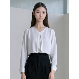[예쎄][예쎄] 브이넥 원턱 솔리드 블라우스 (S5FBL015A)