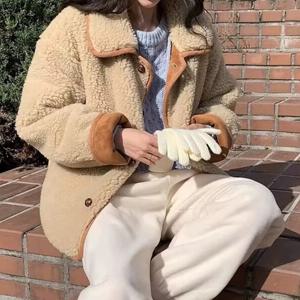 [올리비에스클로젯]배색 오버핏 단추 뽀글이 점퍼_O2511JP019D