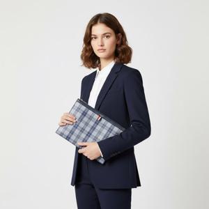 톰브라운 체크 페블 레더 클러치백 MAC021L L0001 035