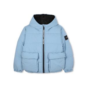 마크제이콥스 남아 연하늘 숏 패딩 W60618K_V70