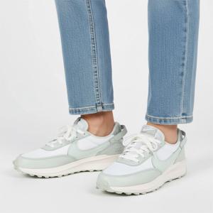 나이키 와플 데뷰 프리미엄 (DV0813-100)