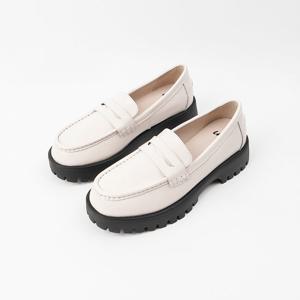 [신난다슈]여성 로퍼 단화 페니로퍼 구두 슬립온 소가죽 발편한 통굽 UN247148 아이보리