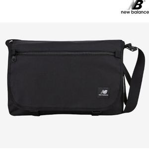 뉴발란스 NBGCDSS204-BK 심플 스퀘어 메신져 크로스백 슬링백 힙색