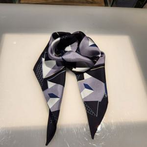 듀퐁셔츠 TE5SM63KS302TBK 25SS 듀퐁 스카프 간절기용 실크 양면 숏 듀퐁 넥카프