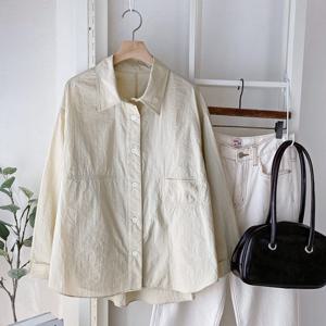 샵앤) 여성 카라넥 절개포켓 바스락 루즈핏 셔츠 DGB-WBL-4334-베이지