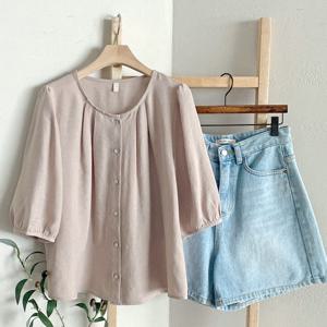 샵앤) 국산 여성스런 셔링 노카라 퍼프소매 7부 블라우스 REI-WBL-4358-베이지