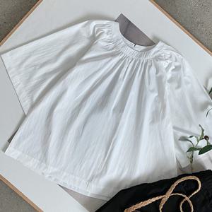 샵앤) 여성 넥라인 셔링 나그랑 루즈핏 6부 블라우스 BONG-WBL-4507-화이트