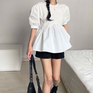 샵앤) 여성 라운드 오버핏 퍼프 뒷리본 셔링 반팔 블라우스 MCR-WBL-4684-블랙