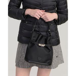 닥스 골프 여성 25FW PREMIUM 블랙 나일론 버클 장식 버킷백 DNGF5F654BK