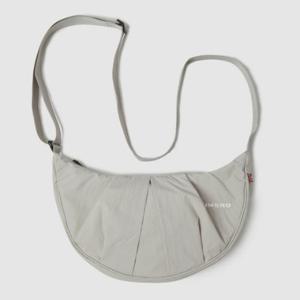 M 엄브로크로스백 LQC UP323CBG95-PBE 하프문 미니 호보백 / PLATINUM BEIGE