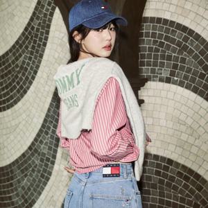 타미진 여성 바시티 브이넥 스웨터 T32F7KTO43TWT1